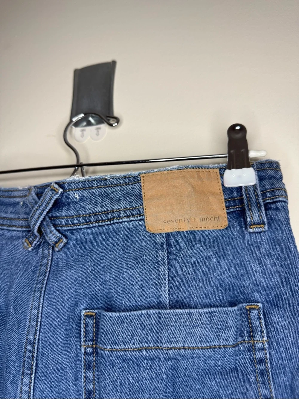ANTHRO SEVENTY + MOCHI Mabel Retro Embroidered Patch Pocket Summer Denim Shorts - Picture 7 of 9